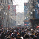 Istiklal_busy_afternoon